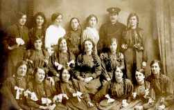 G351 Munition factory workers, Newcastle.