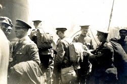 G262 Royal Warwickshire Regiment embarking on leave, France, August, 1918